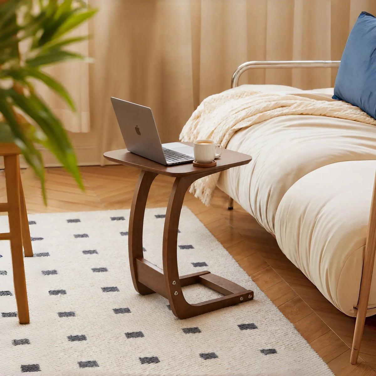 Nilo Solid Wood C-Shaped Side Table