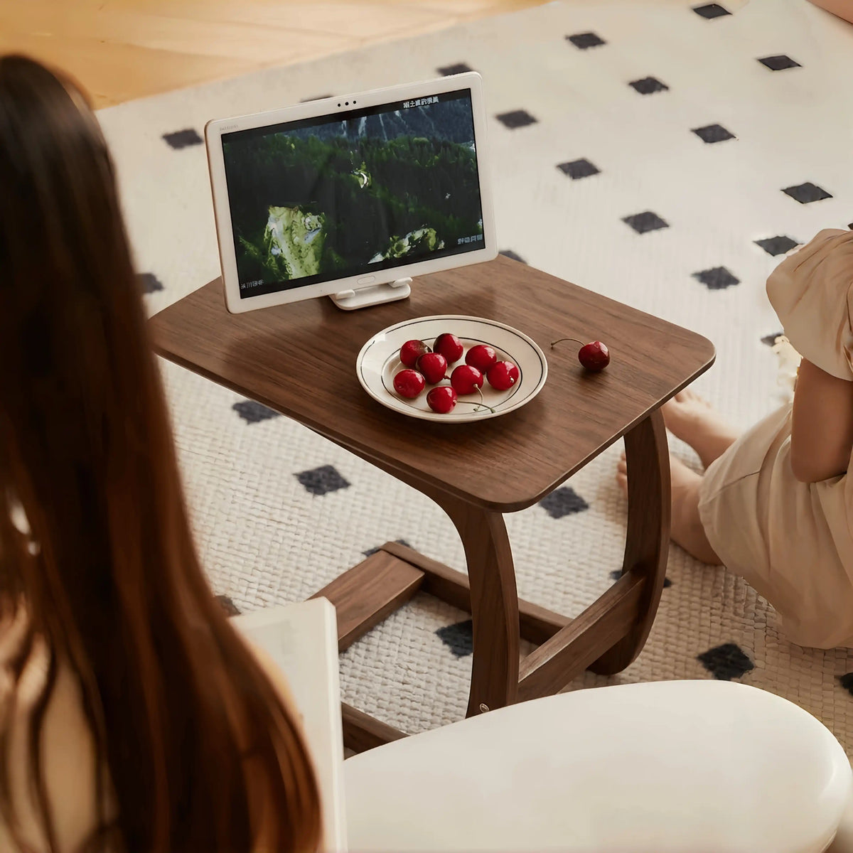 Nilo Solid Wood C-Shaped Side Table